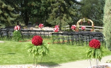 Grande outdoor wedding Entrance